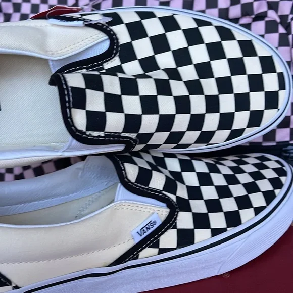Vans WMNS Classic Slip-On
Biks.Whichckerboard/Wht
VN000EYEBWW
Sneakers - Picture 15 of 16